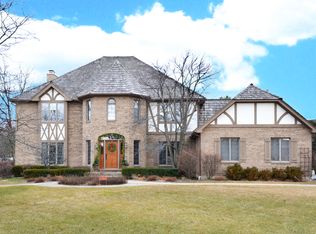 160 W Honeysuckle Rd, Lake Forest, IL 60045