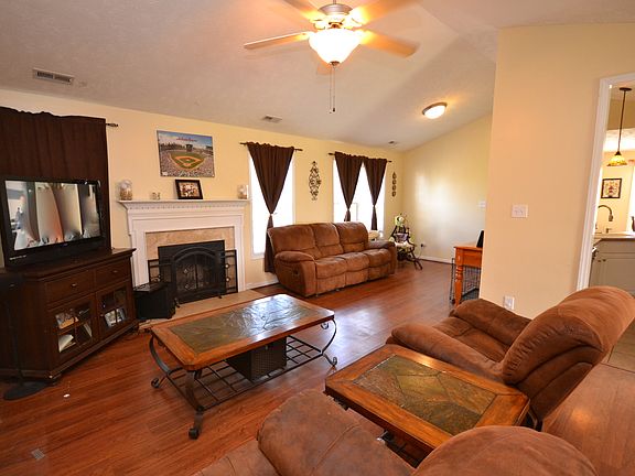 3rd image of 253 Belmont Dr