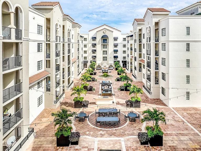 Gables Grand Plaza Apartments — Photo 7