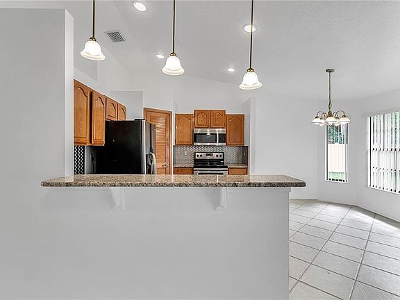 4th image of 15249 Sable Ave