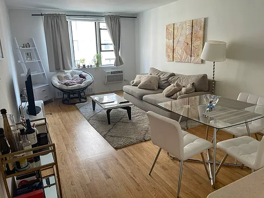 Rented by Buchbinder & Warren | media 7