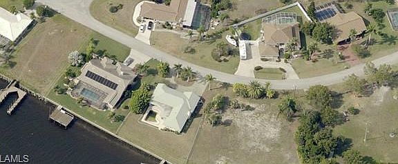 4th image of 2620 SE 26th Pl