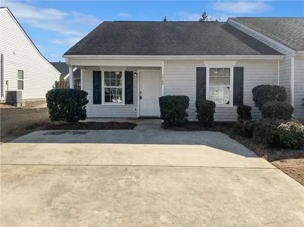 1767 Summerwoods Ln, Griffin, GA 30224