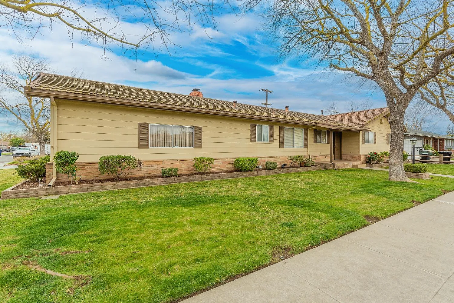 700 Violet St photo 1