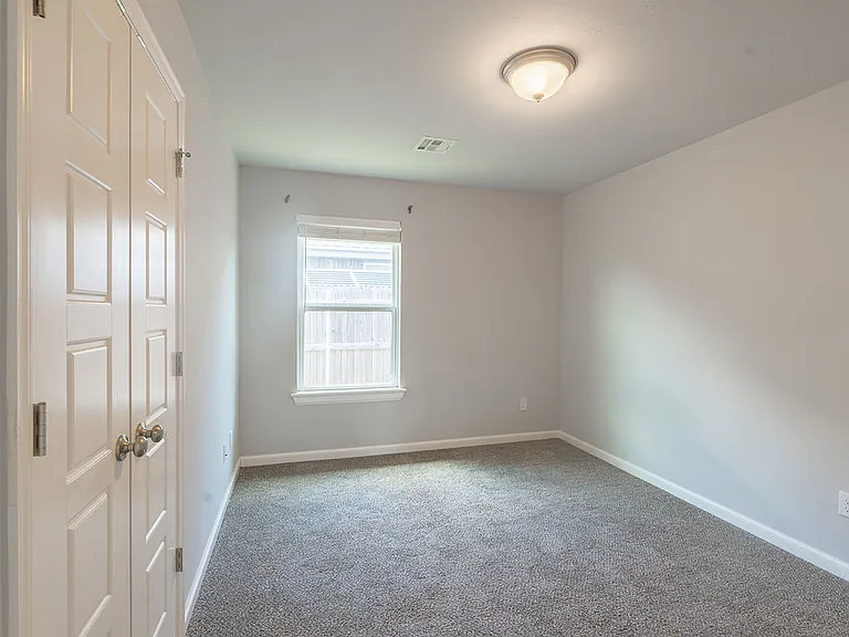 15708 Vermillion Dr — Photo 9