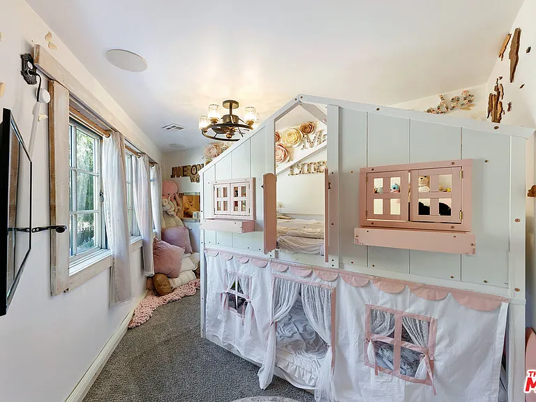 2851 Seabreeze Dr — Photo 40