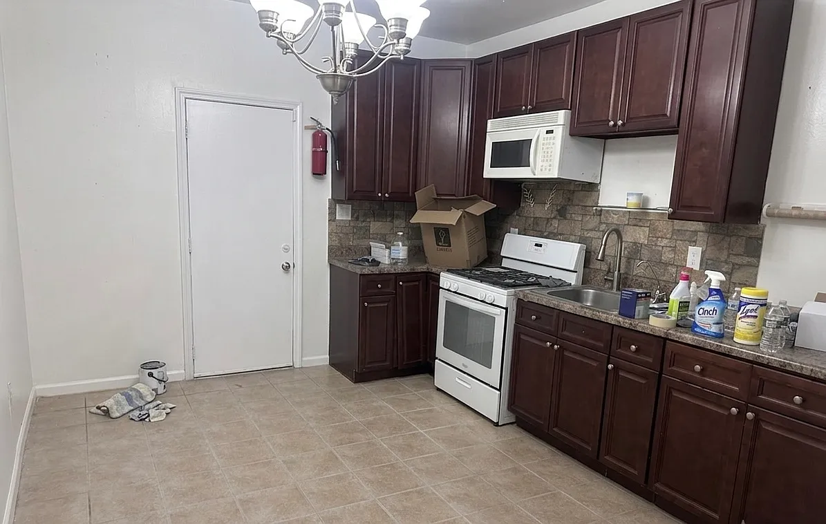2 bed, $2,300 — Photo 4