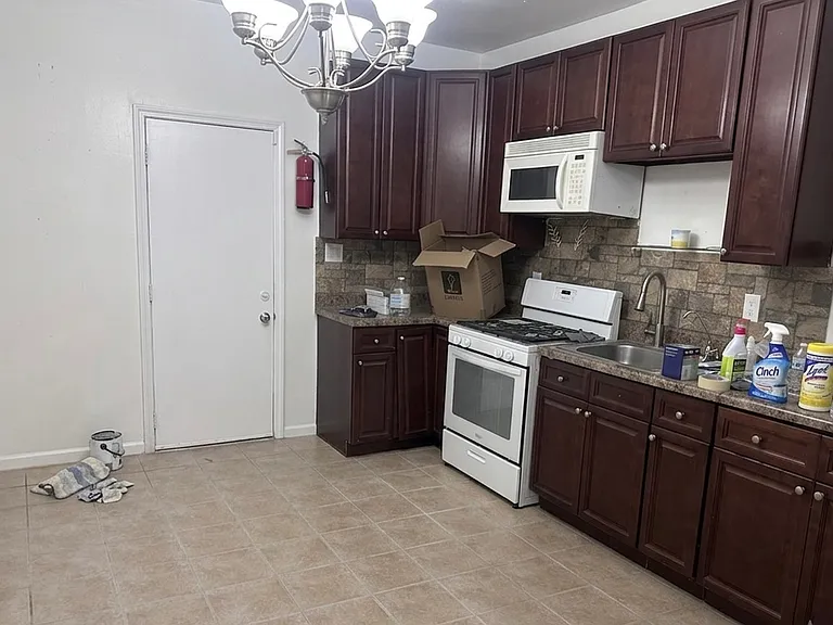 126 Gould Ave — Photo 4