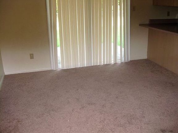 203 PECAN COURT 003
