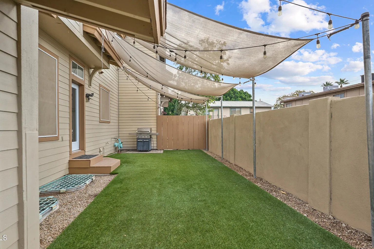 4 bed, 2622 sqft, $1,400 — Photo 2