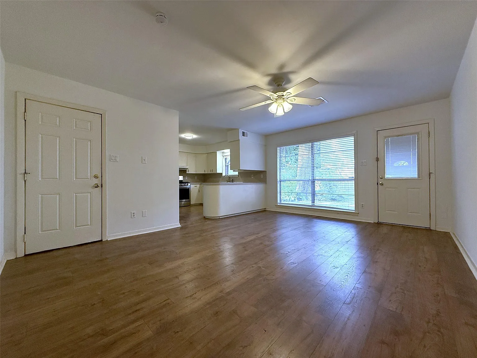 3 bed, 2.0 bath, 1390 sqft, $2,850 — Photo 4