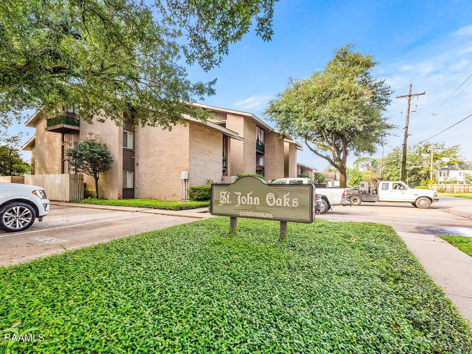 1 bed, 820 sqft, $995 — Photo 3