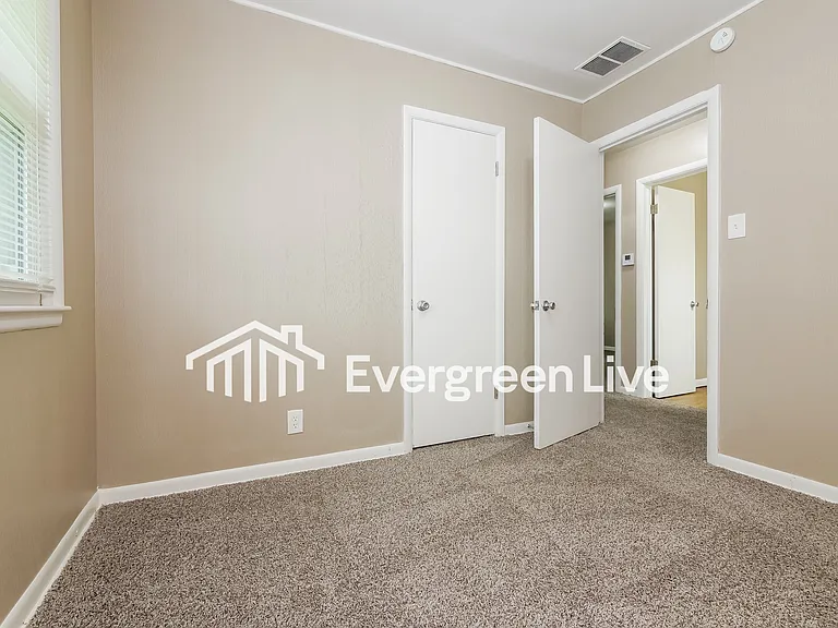 548 Utah St — Photo 13