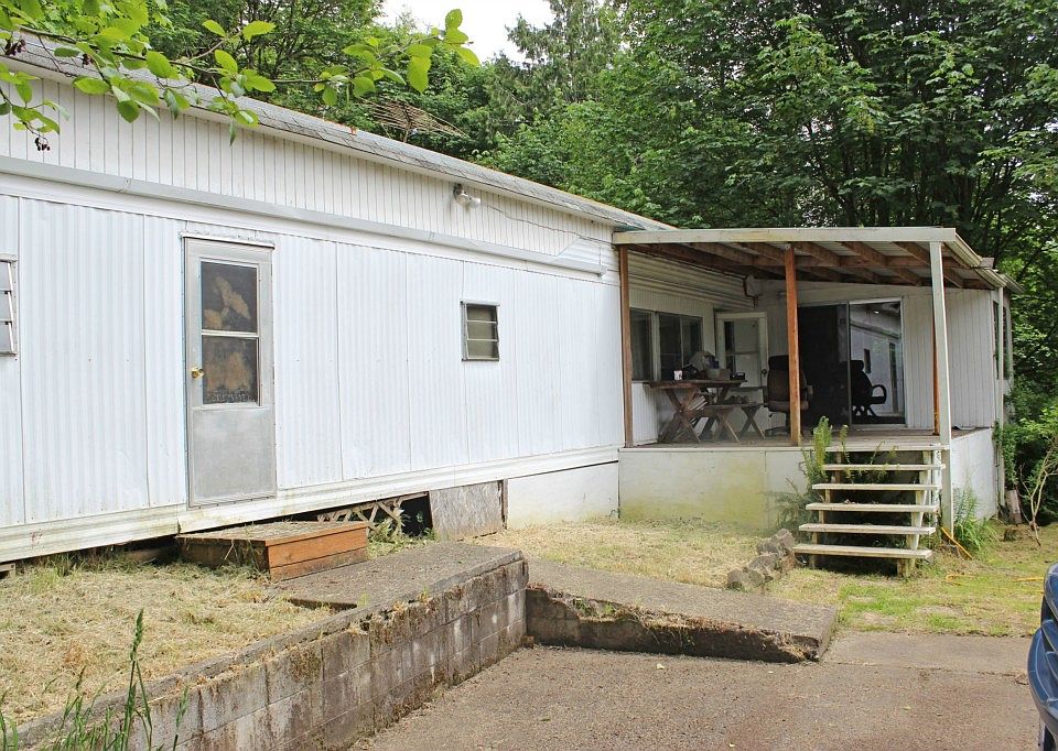 1st image of 451 SE Dawnview Dr