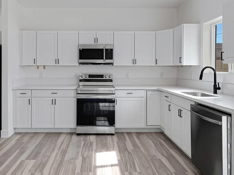 1527 W Hadley St #1 — Photo 10