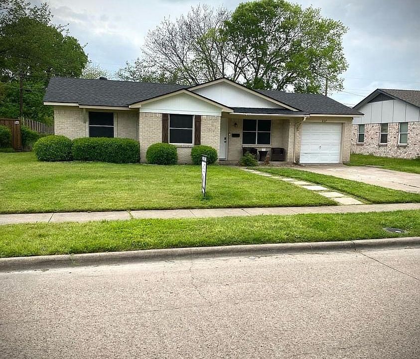 1st image of 827 Caladium Dr