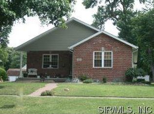 1570 Fairfax St, Carlyle, IL