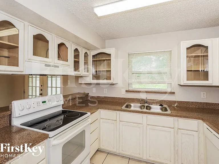 1000 High Crest Dr — Photo 7