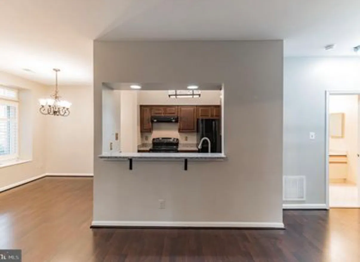 1 bed, 965 sqft, $1,950 — Photo 1