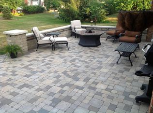 23205 Golfpointe Cir, Grosse Ile, MI 48138