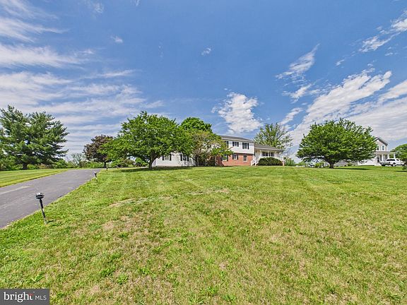 3rd image of 107 Twin Lakes Cir