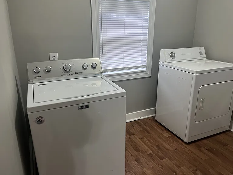 600 E Main St — Photo 12