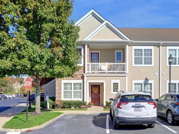 112 Smiths Lane #112, Massapequa, NY 11758
