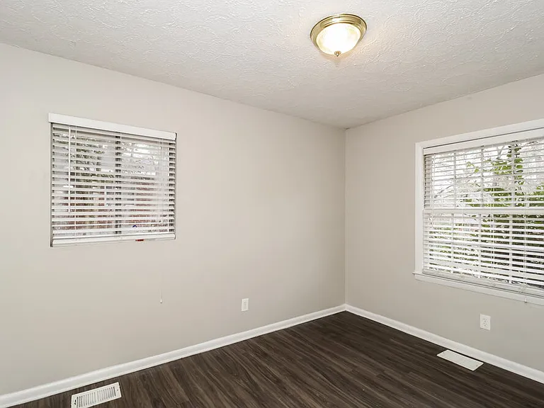 479 Clara Dr — Photo 11