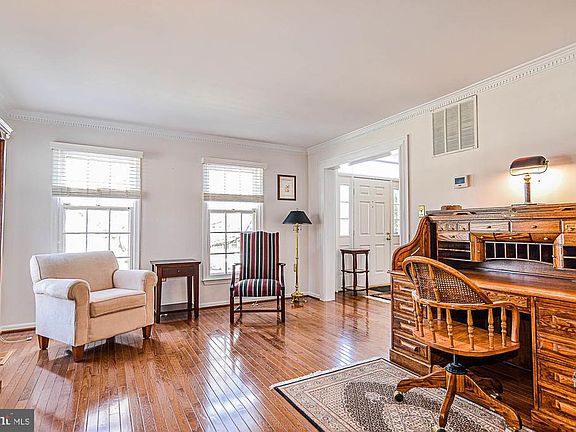 4th image of 9515 Yardarm Ln