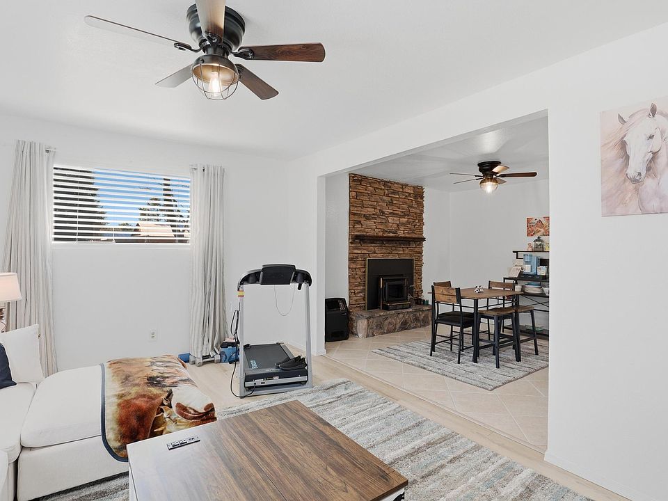 1st image of 3444 N Lakeview Dr