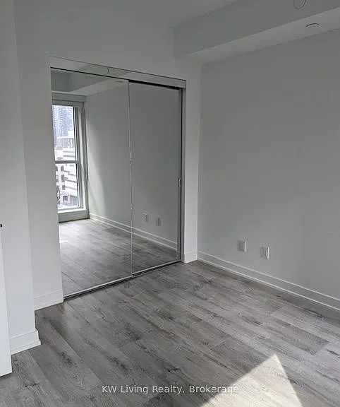 327 King St W #701 — Photo 8