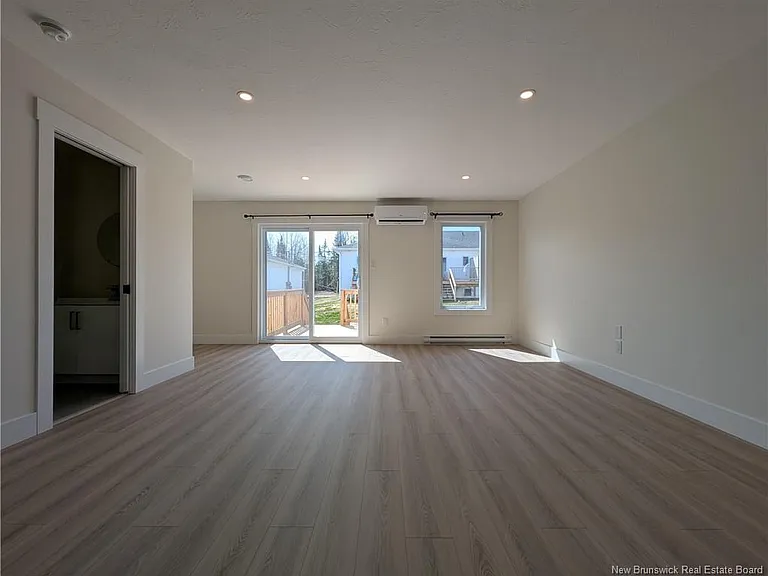 148 Ernest St — Photo 6