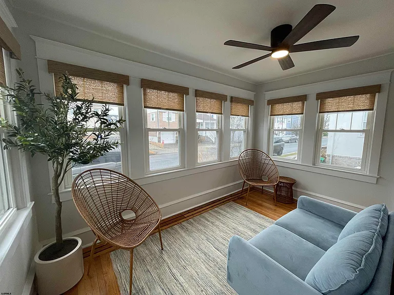 112 N Belmont Ave — Photo 2