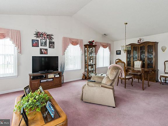 3rd image of 601 Tahoe Ct