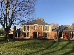 12995 Croftshire Dr, Grand Blanc, MI 48439