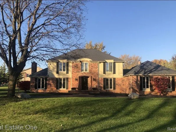 12995 Croftshire Dr, Grand Blanc, MI 48439
