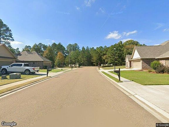 Exterior Neighborhood (street photo)