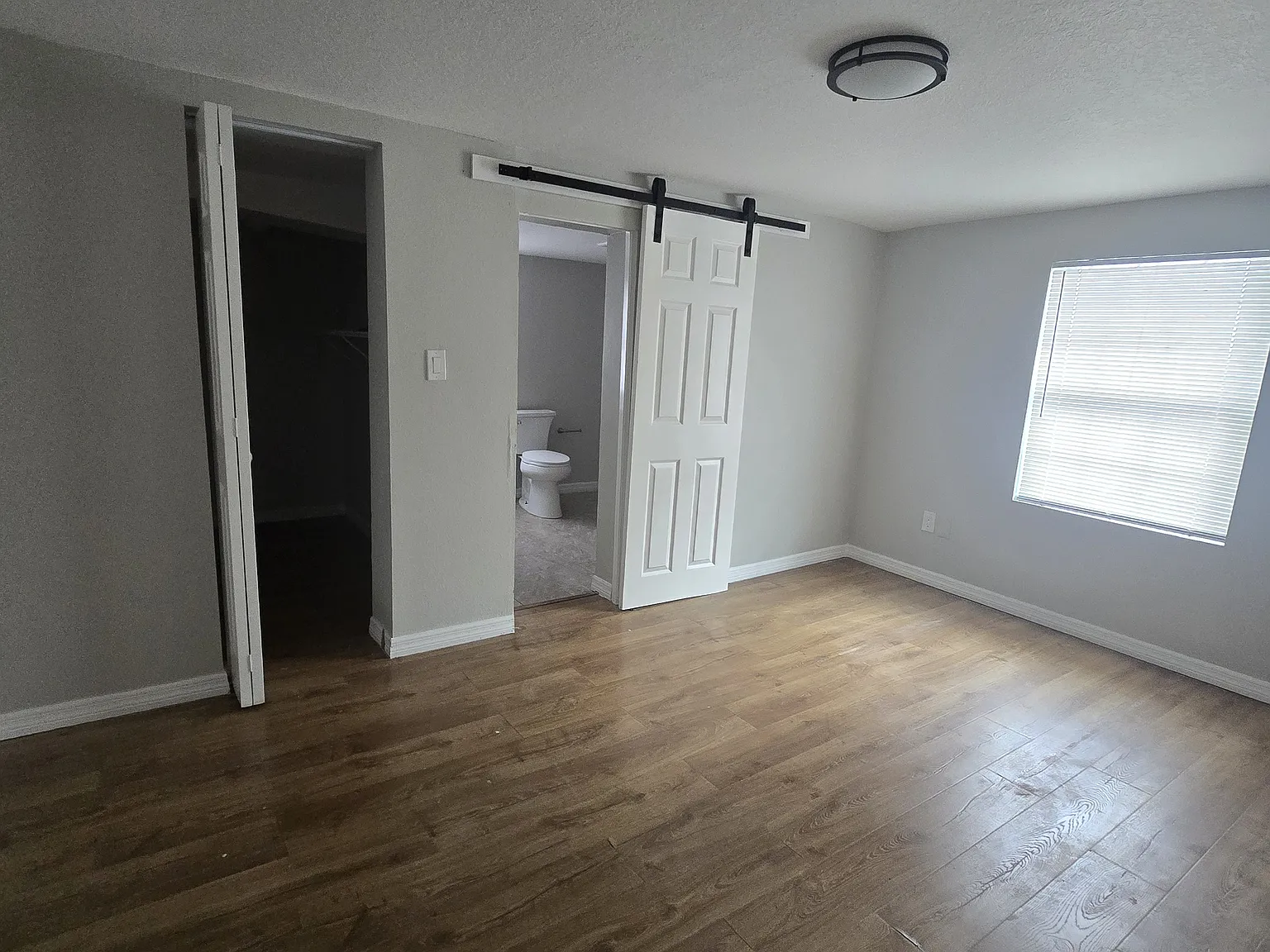 5 bed, 1936 sqft, $2,750 — Photo 4