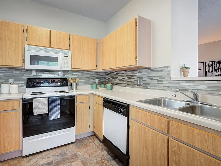 Highlands of Montour Run Apartment Homes — Photo 19