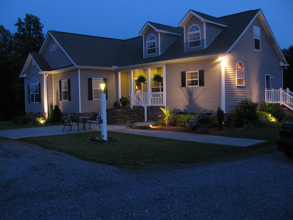 circle drive and parking