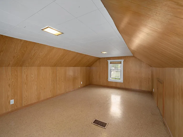 2607 Stanford Ave — Photo 10