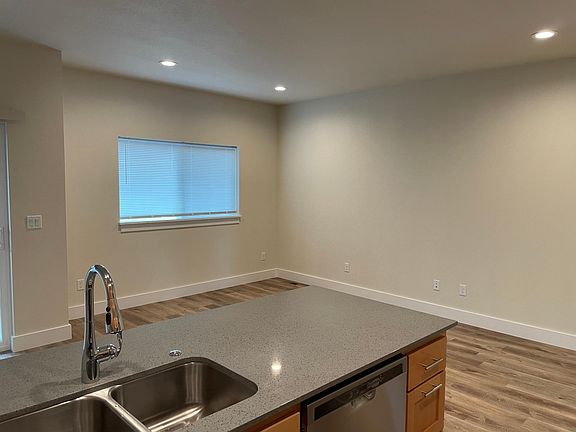 Kitchen/dining/living room