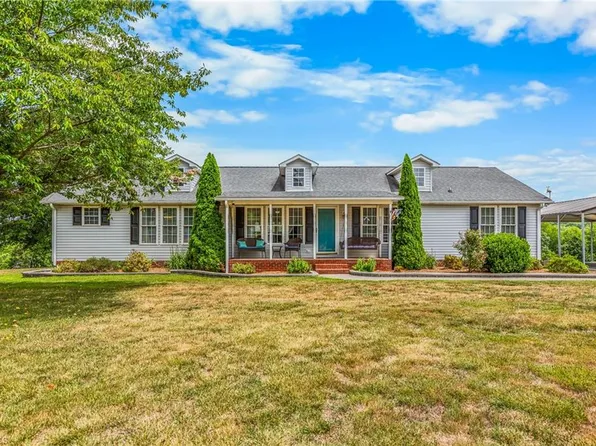 3868 Running Cedar Ln, Hamptonville, NC 27020