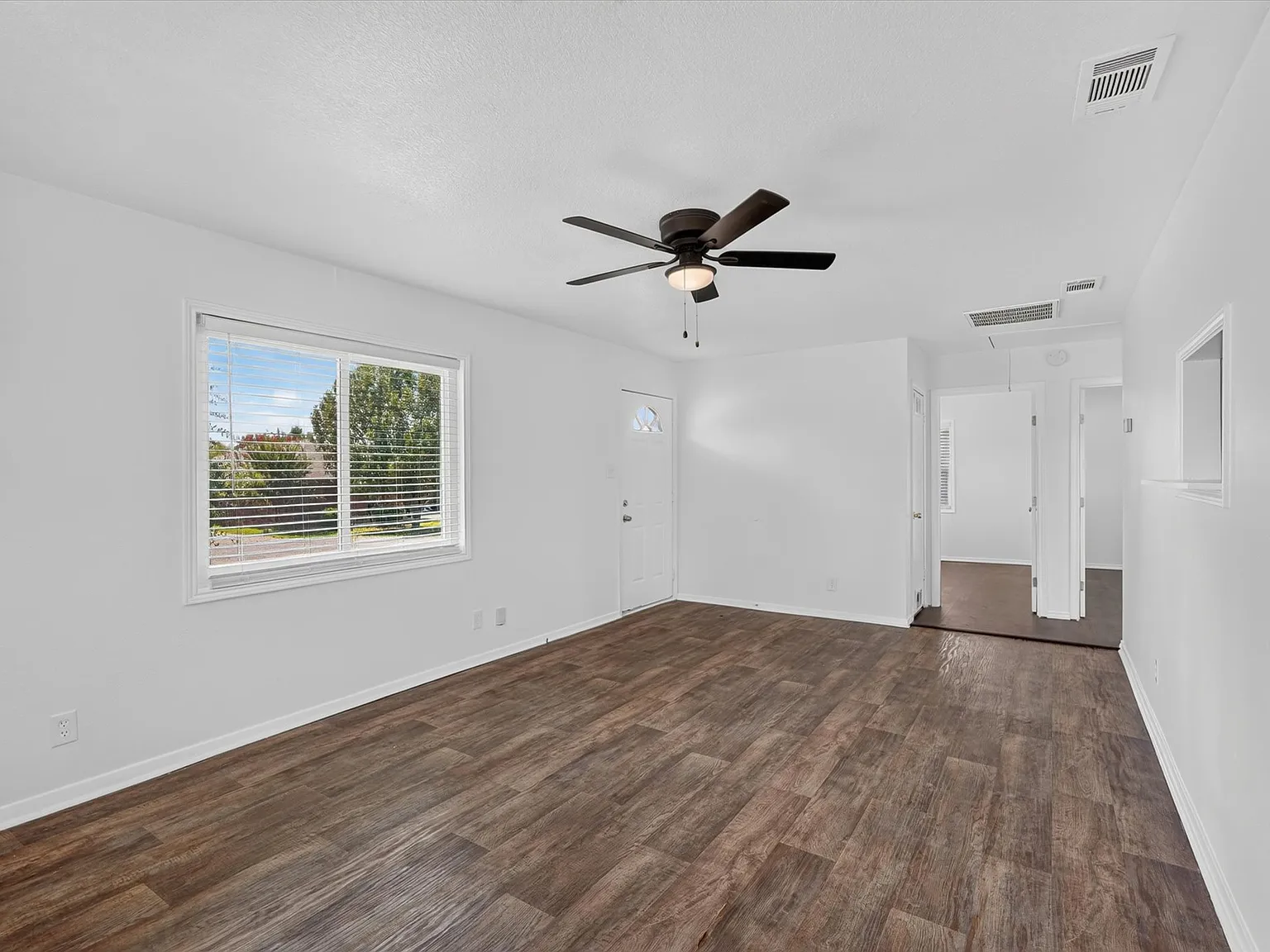 3 bed, 1048 sqft, $1,495 — Photo 4
