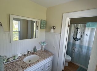 118 Sprague St, Portsmouth, RI 02871