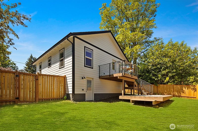 3rd image of 11558 Fremont Avenue