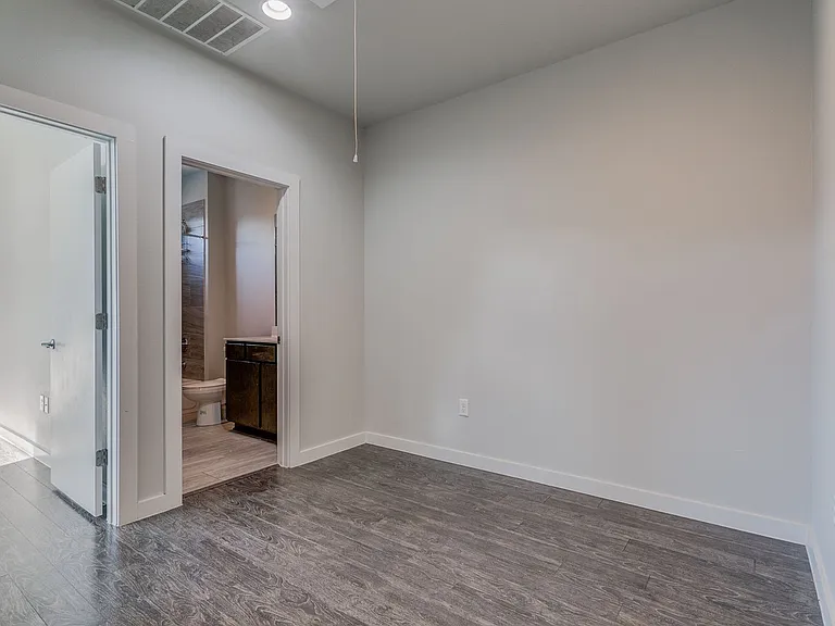 330 Clay St #24 — Photo 21