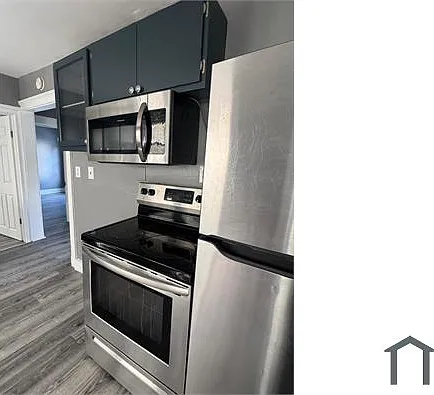 3 bed, $2,275 — Photo 2