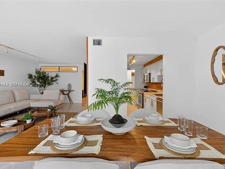 2401 Collins Ave #1406 — Photo 20