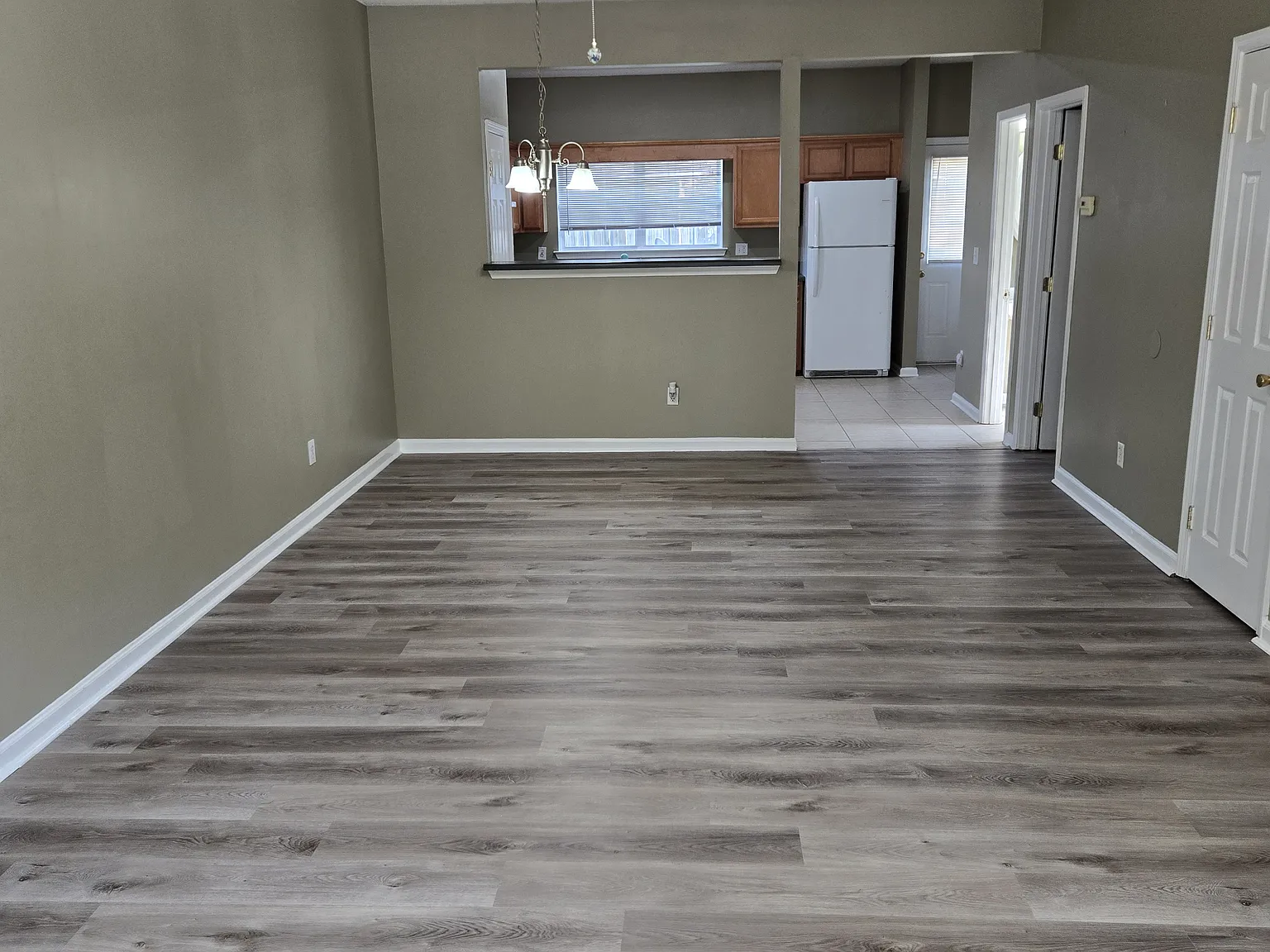 3 bed, 2.5 bath, 1500 sqft, $1,800 — Photo 3
